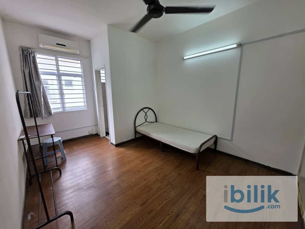 Attached Bathroom ‼️‼️‼️MIDDLE ROOM TO RENT @ KOTA KEMUNING  - Image 1