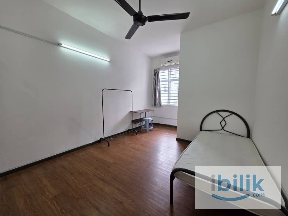 Attached Bathroom ‼️‼️‼️MIDDLE ROOM TO RENT @ KOTA KEMUNING  - Image 2