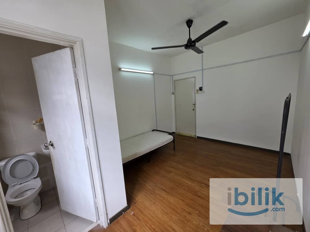 Attached Bathroom ‼️‼️‼️MIDDLE ROOM TO RENT @ KOTA KEMUNING  - Image 3