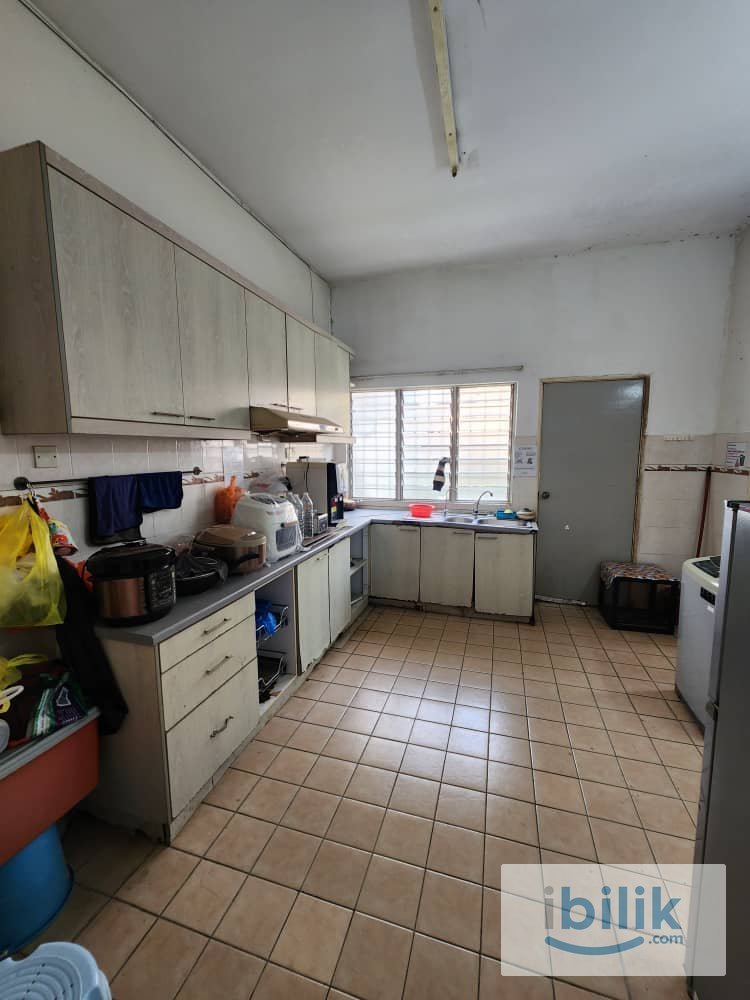 Attached Bathroom ‼️‼️‼️MIDDLE ROOM TO RENT @ KOTA KEMUNING  - Image 5