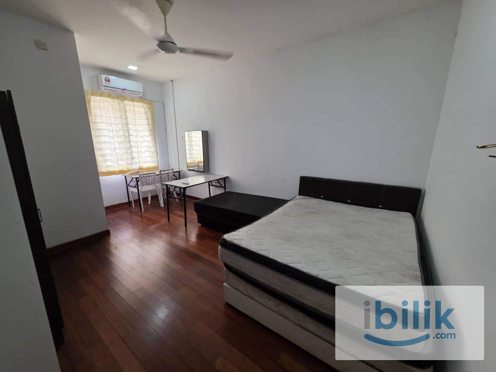 ‼️ATTACHED BATHROOM‼️Middle Room to Rent at Alam Impian  - Image 1