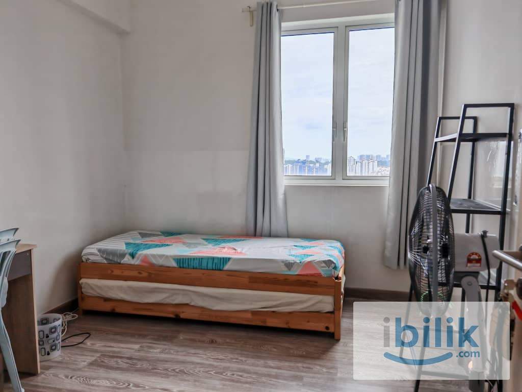 Southbank Middle Room For Rent  - Image 1