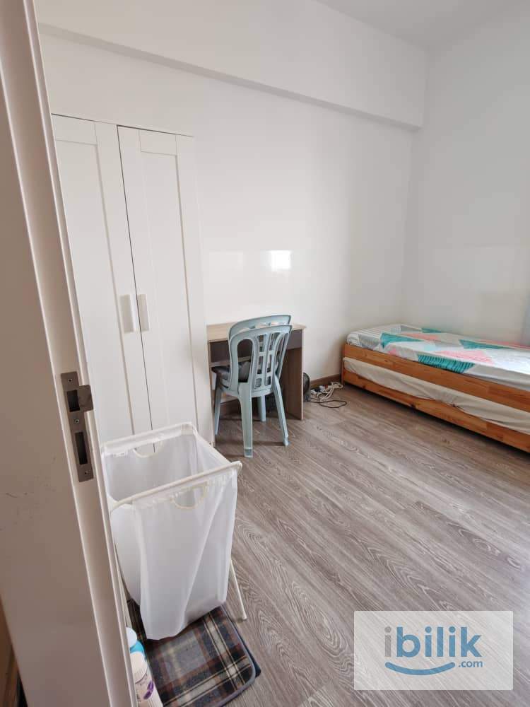 Southbank Middle Room For Rent  - Image 2