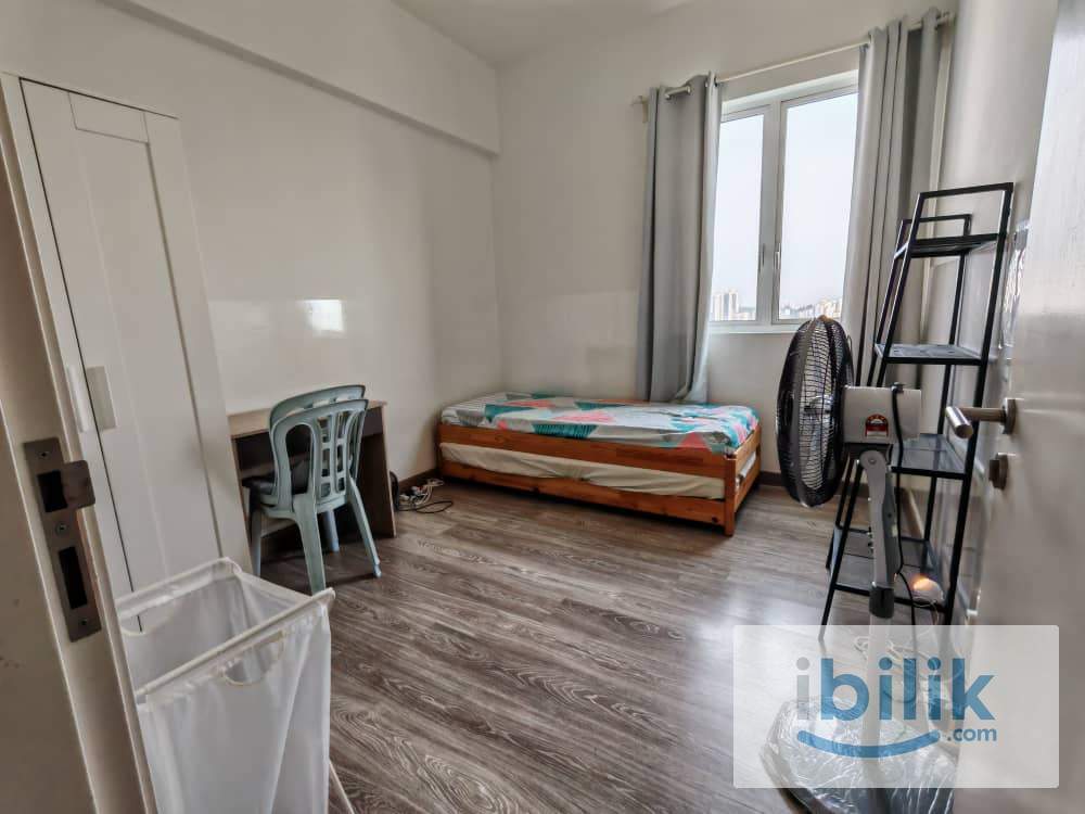 Southbank Middle Room For Rent  - Image 3