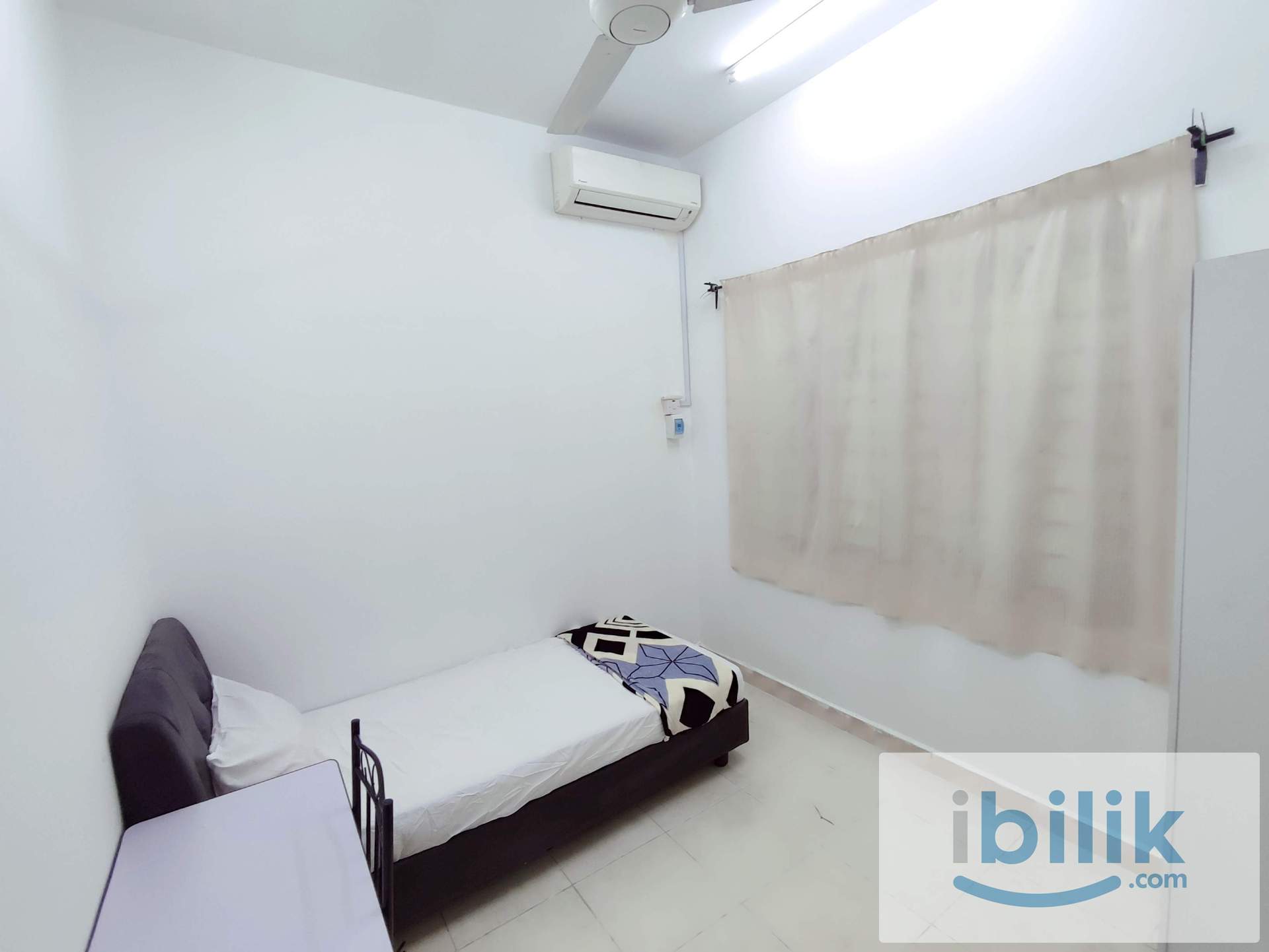 Middle room for female at Bandar Utama - Image 1