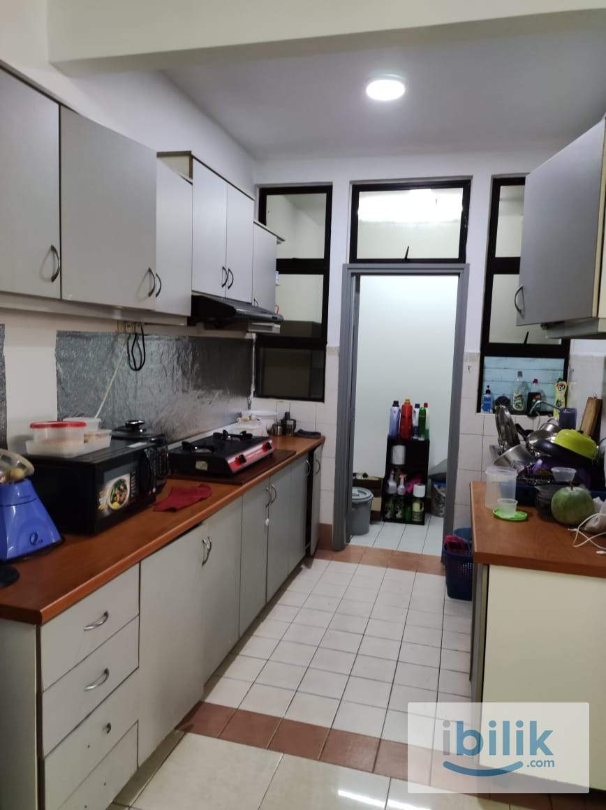Middle room for female at Bandar Utama - Image 3