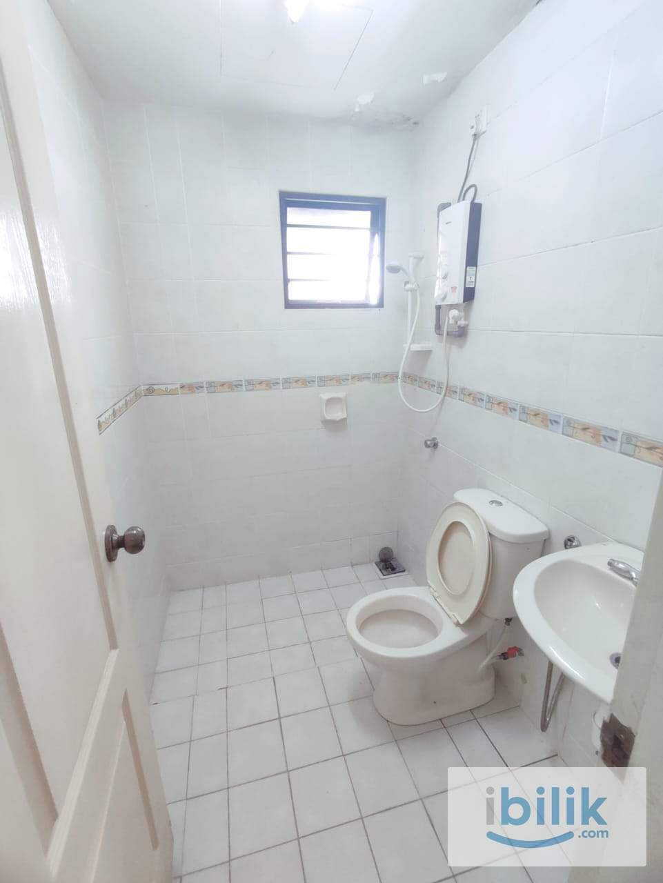 Middle room for rent at Pelangi Utama - Image 3