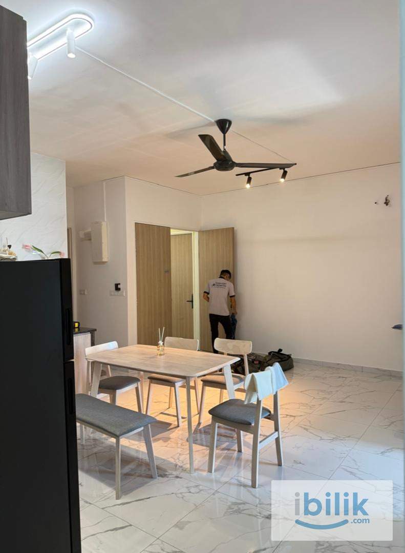 FEMALE Luxury Room @ QuayWest Residence – Near Queensbay & FIZ (Move in May!) - Image 3