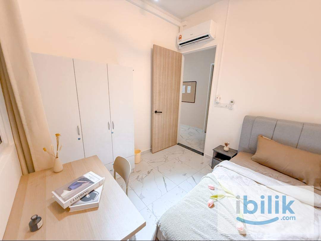 FEMALE Luxury Room @ QuayWest Residence – Near Queensbay & FIZ (Move in May!) - Image 6