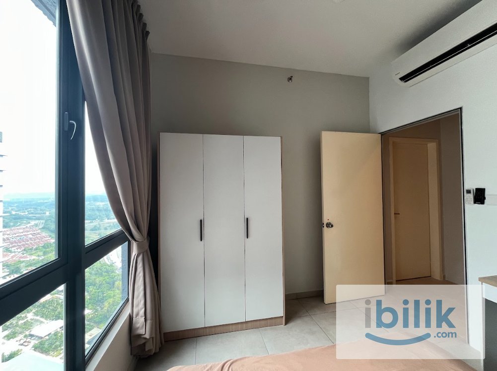 Middle Room at Meta Residence Putra Permai, Sri Kembangan - Image 4