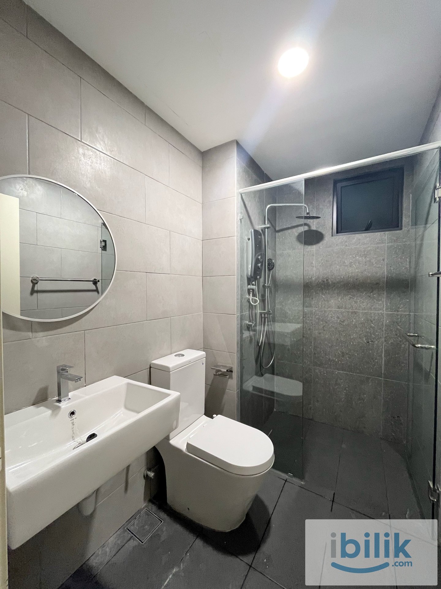 Middle Room at Meta Residence Putra Permai, Sri Kembangan - Image 5