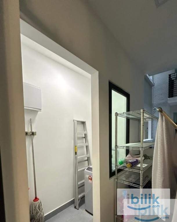Balcony Room Near MRT MALURI@ Lavile Residence - Image 4
