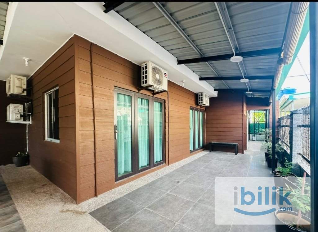 Twin Bed Middle Room at Taman Teluk Villa, Putatan - Image 1