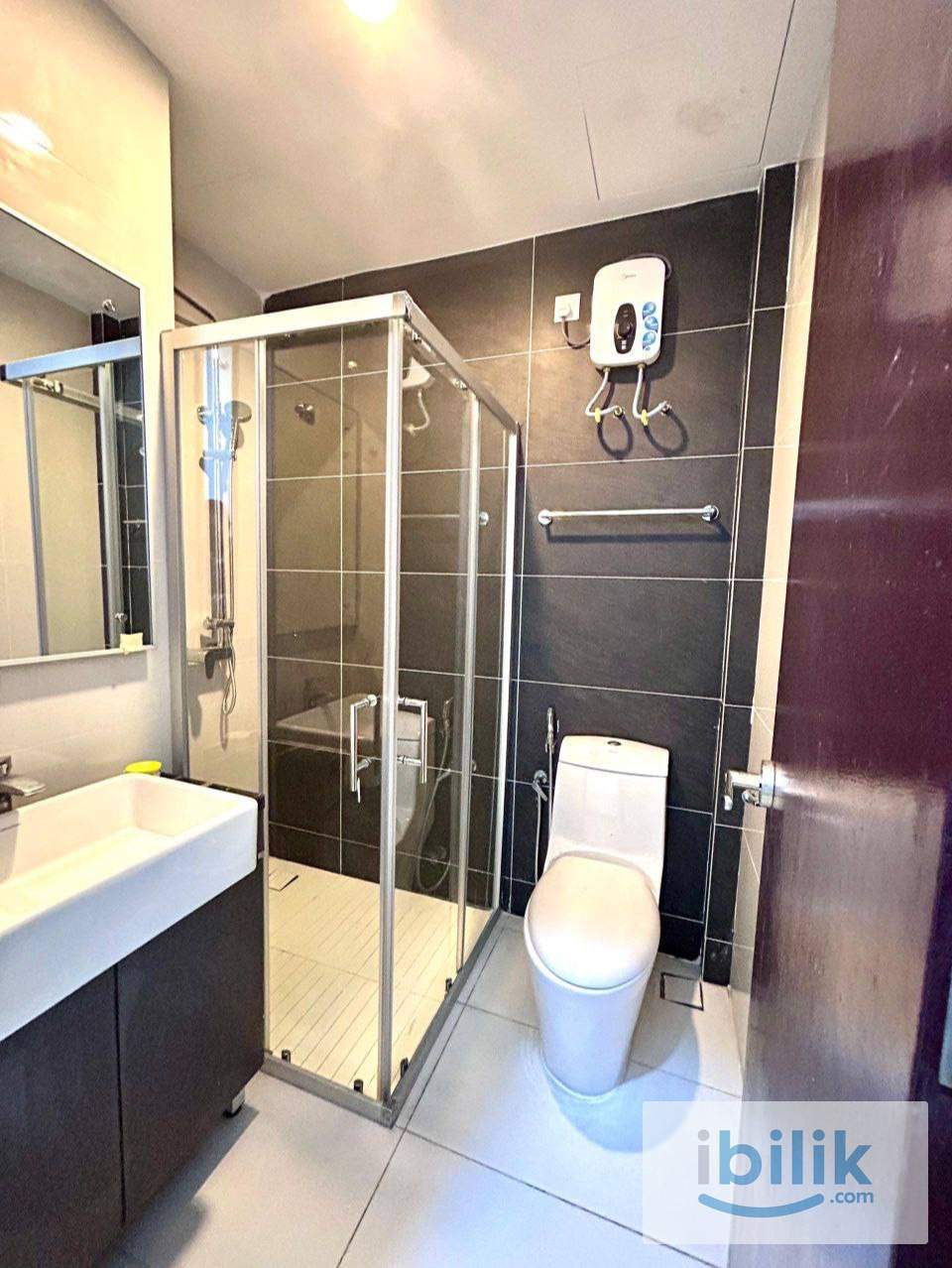 Middle Room with Bathroom at Baypoint Country Garden JB - Image 3
