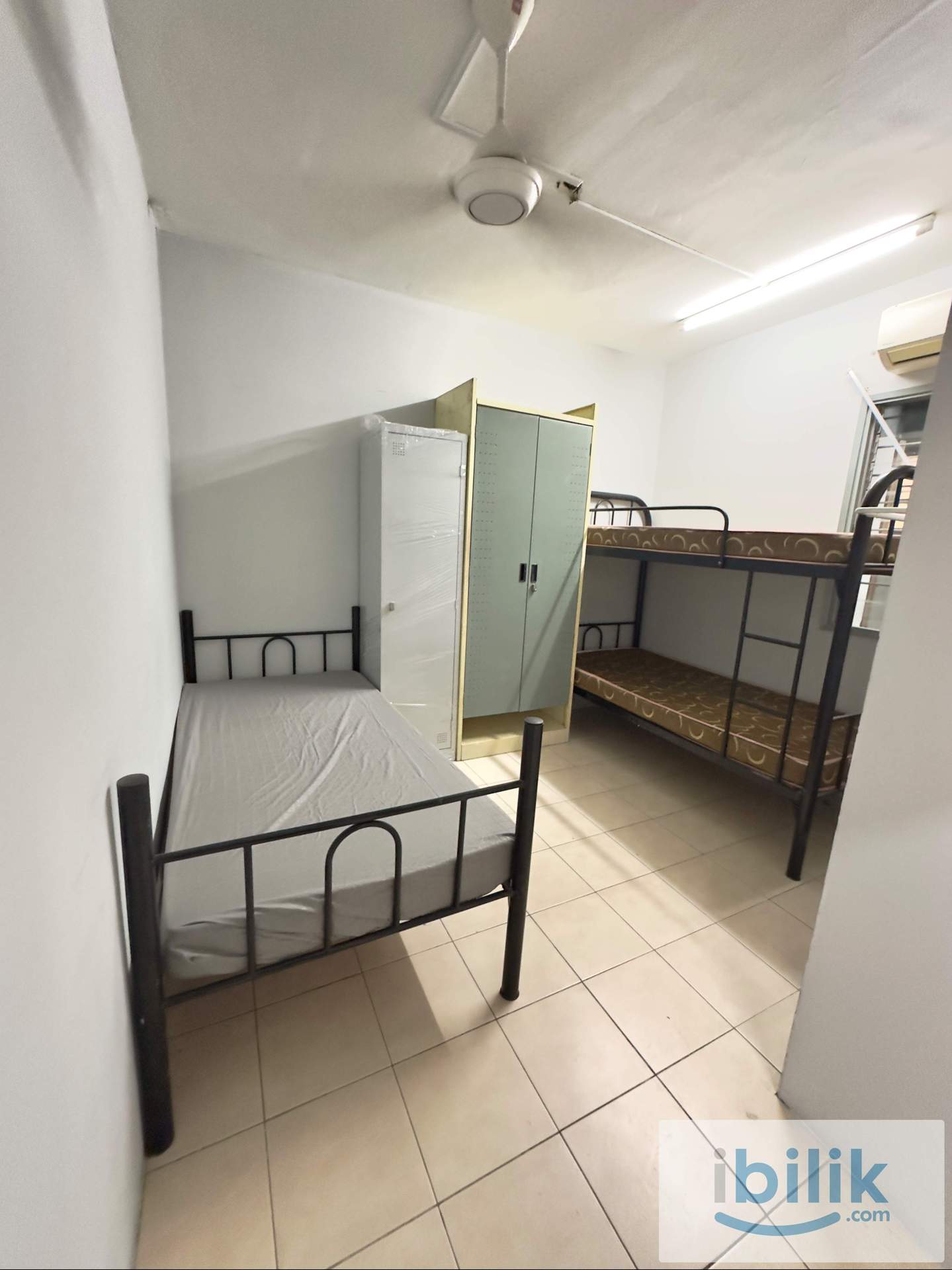 Medium Room @ Pusat Komersial Seksyen 7 Shah Alam - Image 1