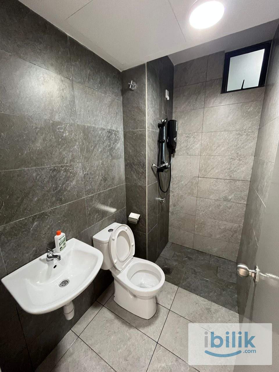 Cheras Traders Square, Room for Rent | Wifi & Carpark Provided ! - Image 4