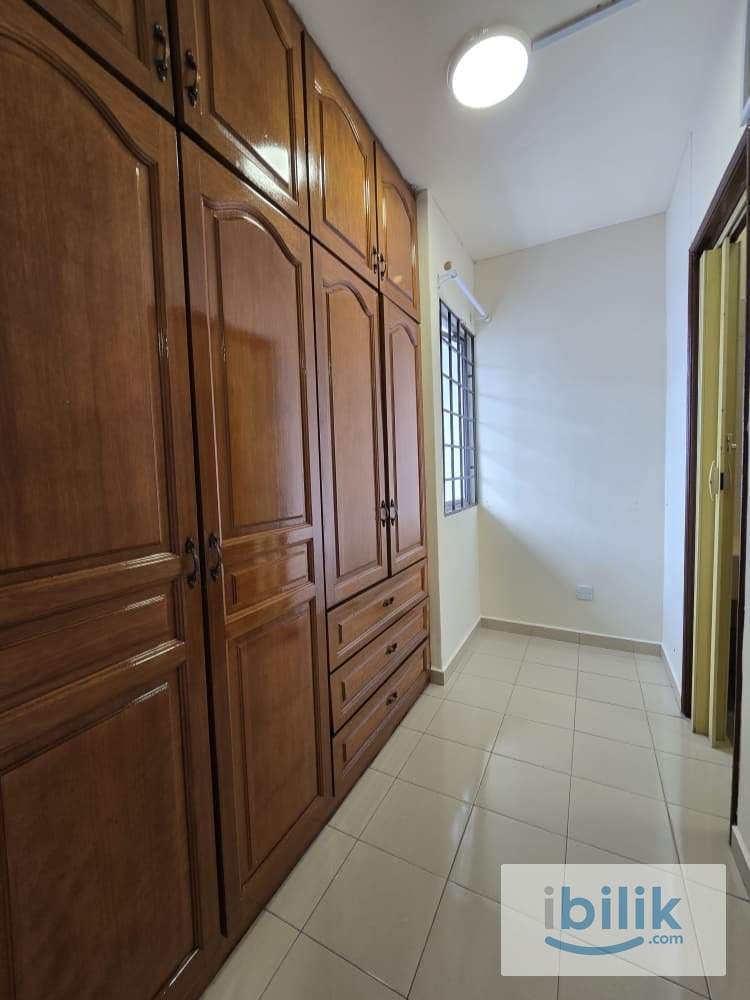 Master room private bathroom near LRT Kelana Jaya - Image 5