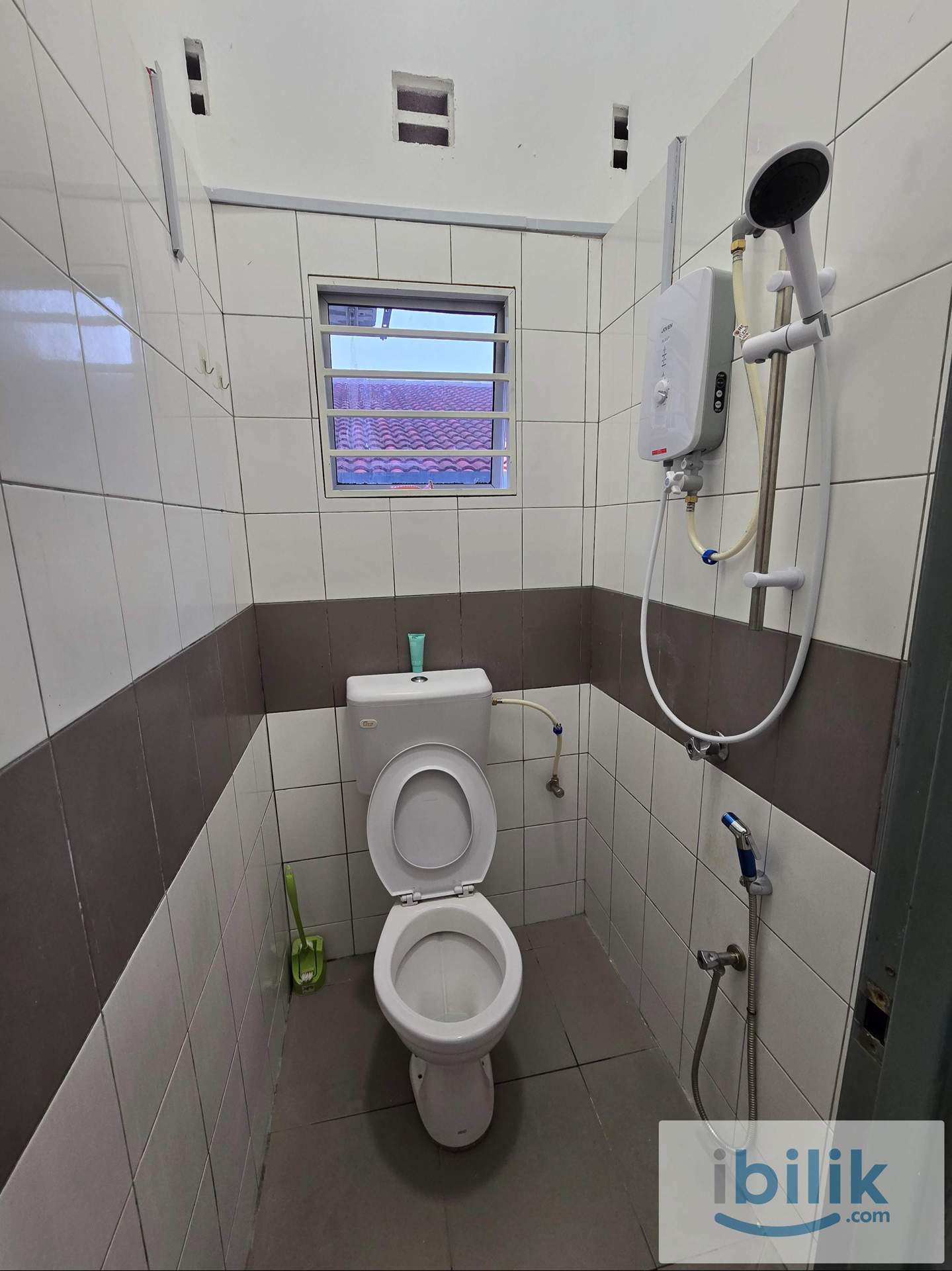 Small room 1km to LRT Asia Jaya 500m to bus station to UM - Image 2
