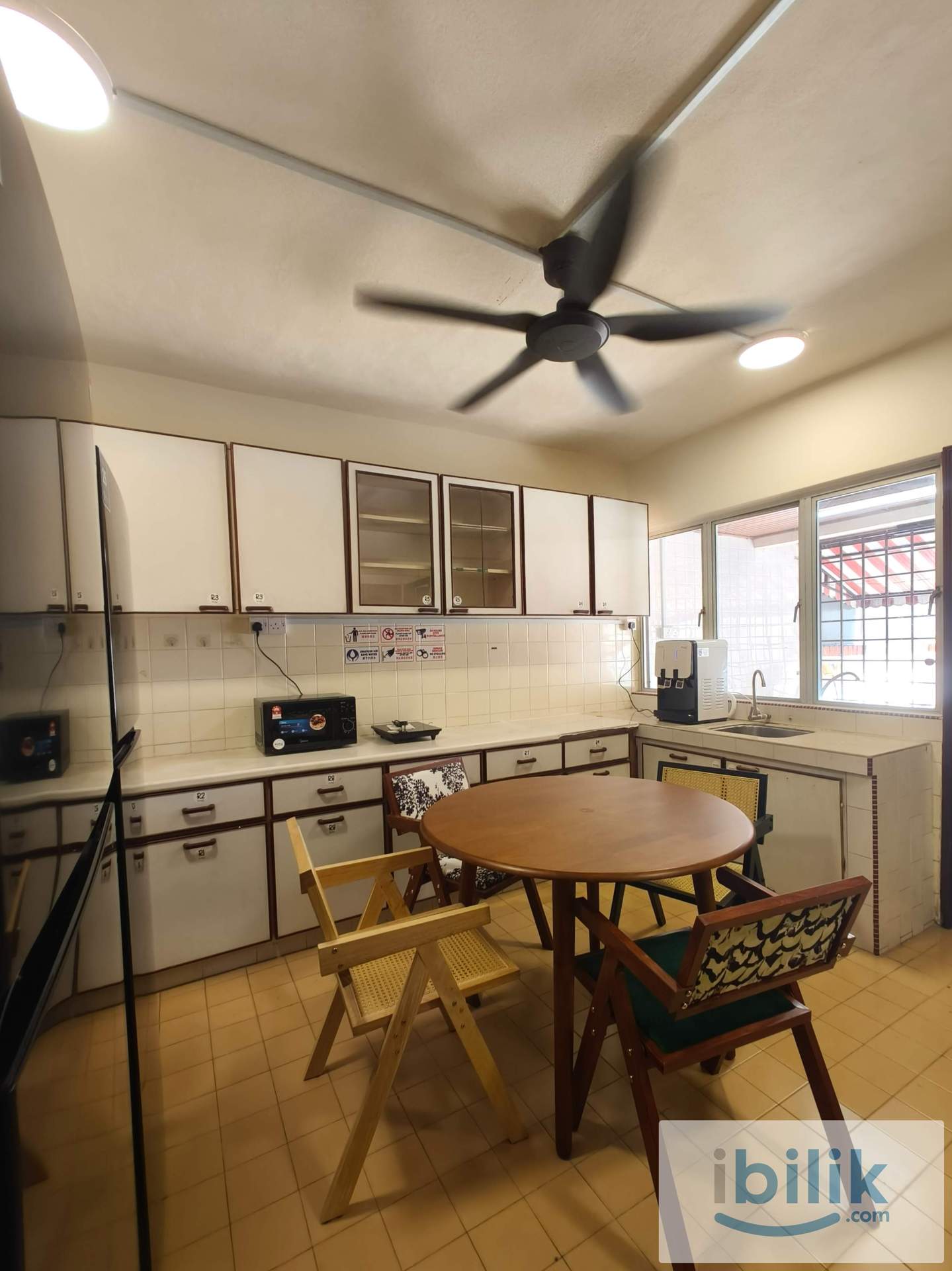 🍄NEW : Queen room available now 700m walk to LRT Kelana Jaya doorstep - Image 1