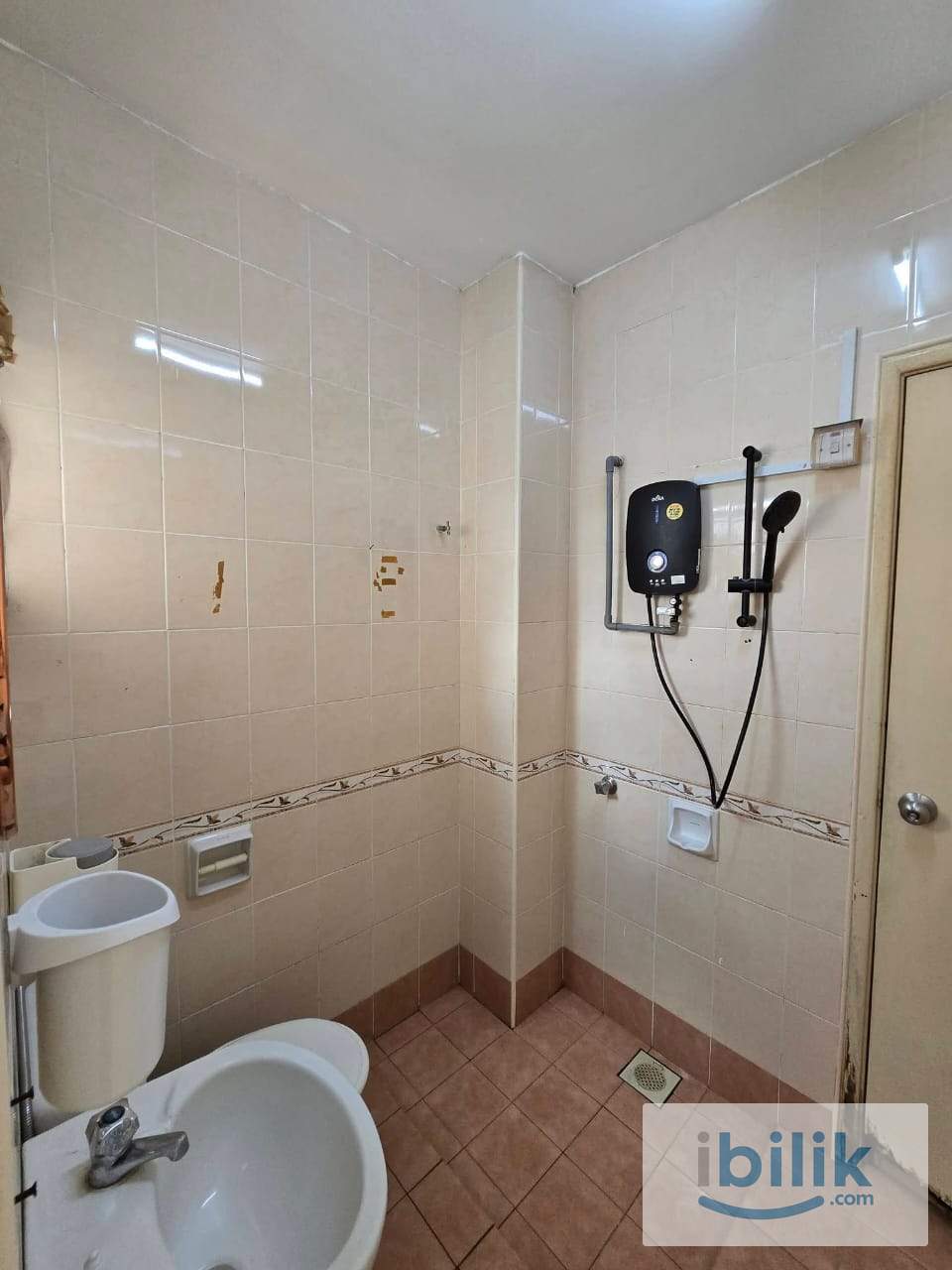 "CHINESE MALE UNIT MIDDLE ROOM FOR RENT" - Image 3