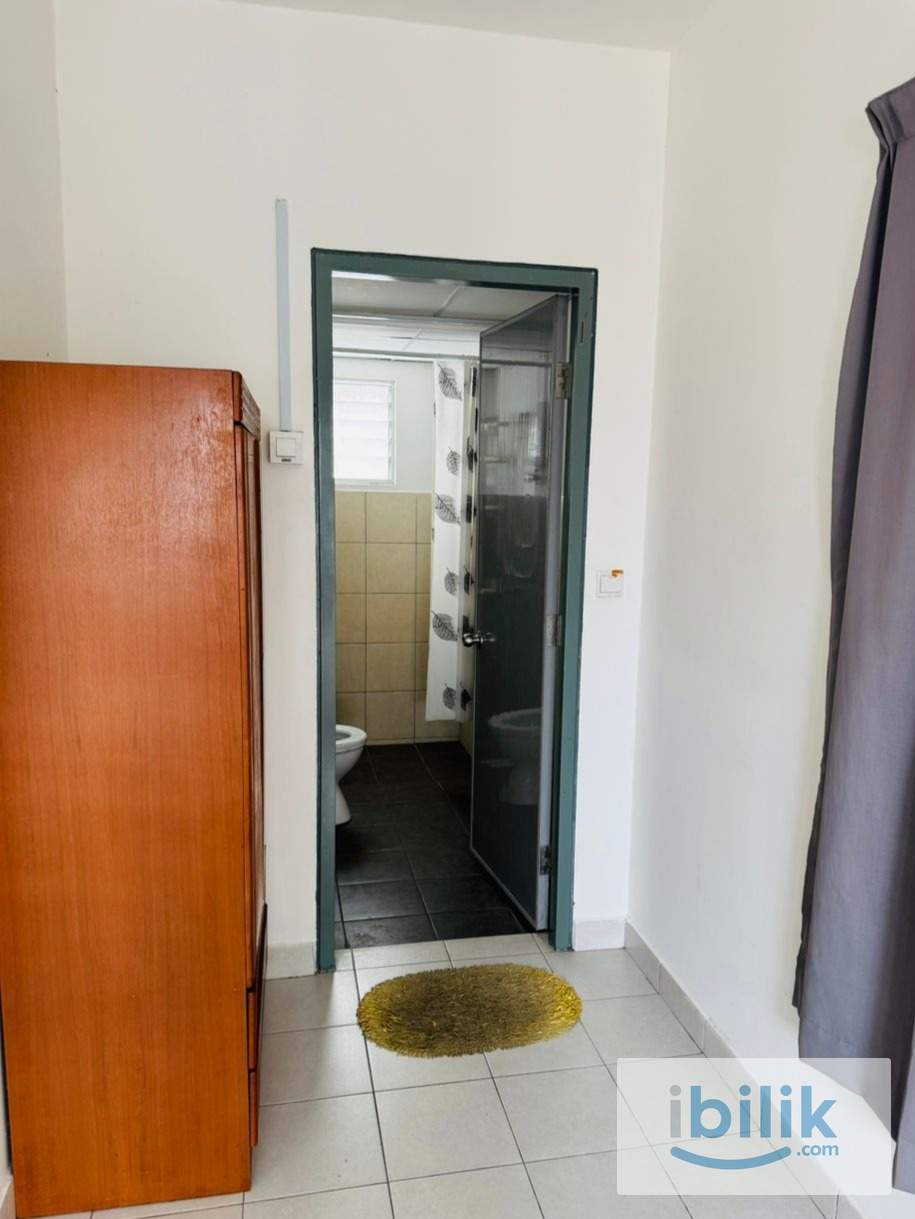 Danau Ria Apartment Master Bedroom Gamuda Gardens Rawang - Image 2