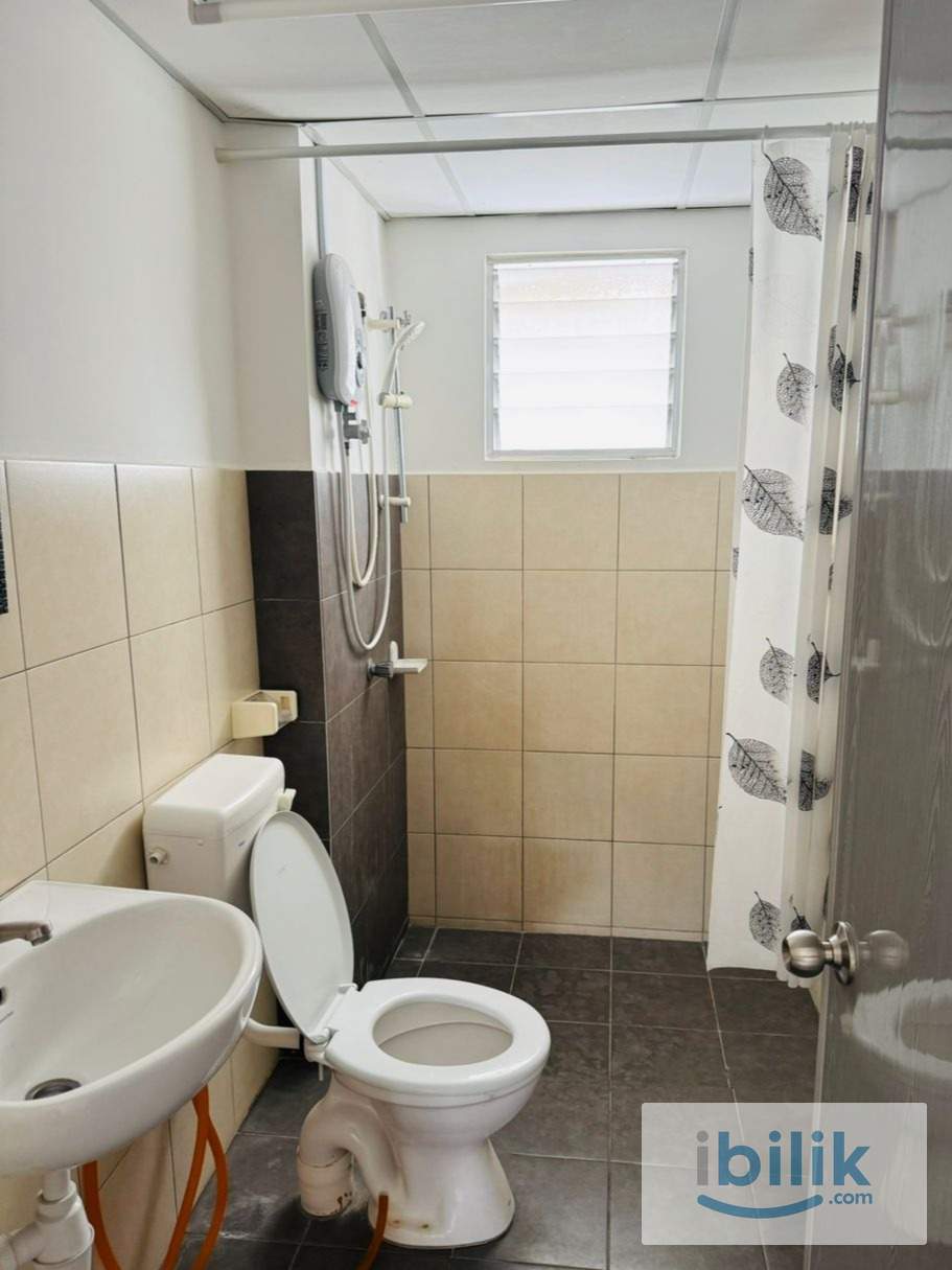 Danau Ria Apartment Master Bedroom Gamuda Gardens Rawang - Image 3