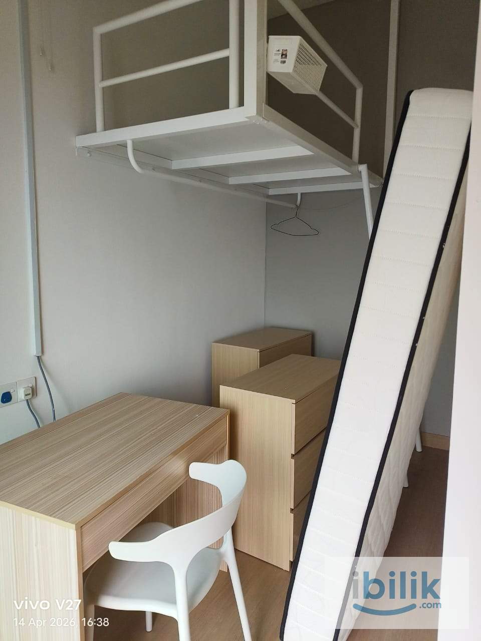 Middle Room With Balcony At SS15 - Image 1