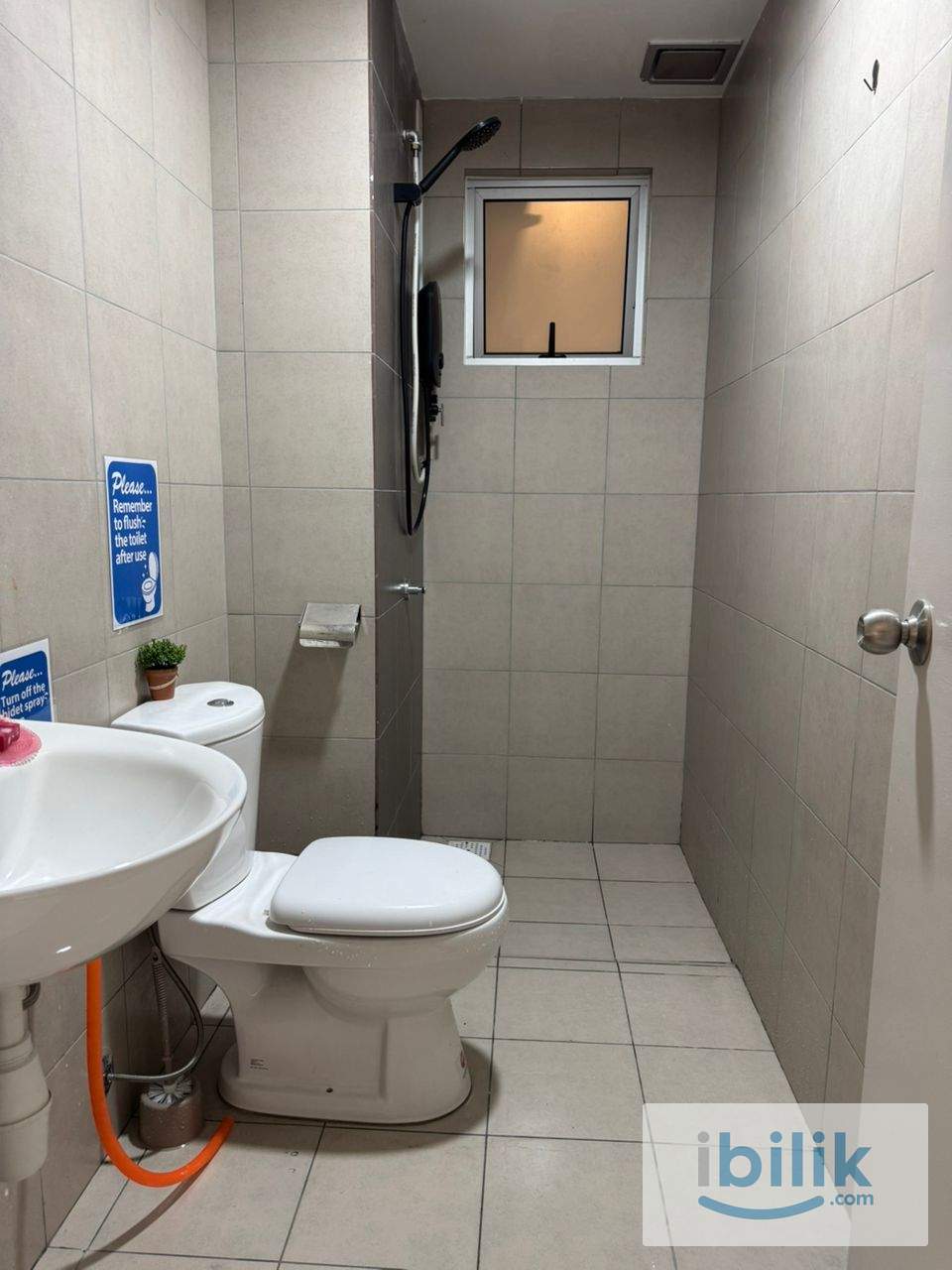 🔥Residensi Riamas, Old Klang Road, New Medium Room🔥Fully Furnish 10” Mattress Aircond Wardrobe Table Chair - Image 3