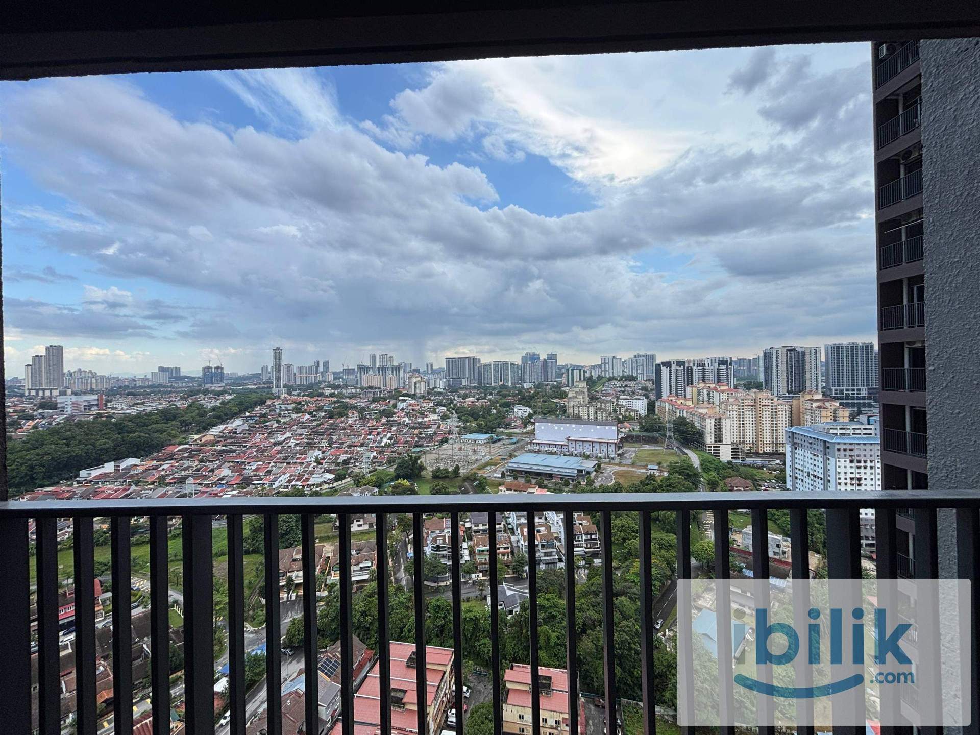 Residensi Riamas, OKR 📍Private bathroom‼️Premium ⭐️ NEAR RAPID KL BUS, Master Room Fully Furnished @ NEW Aircond - Image 5