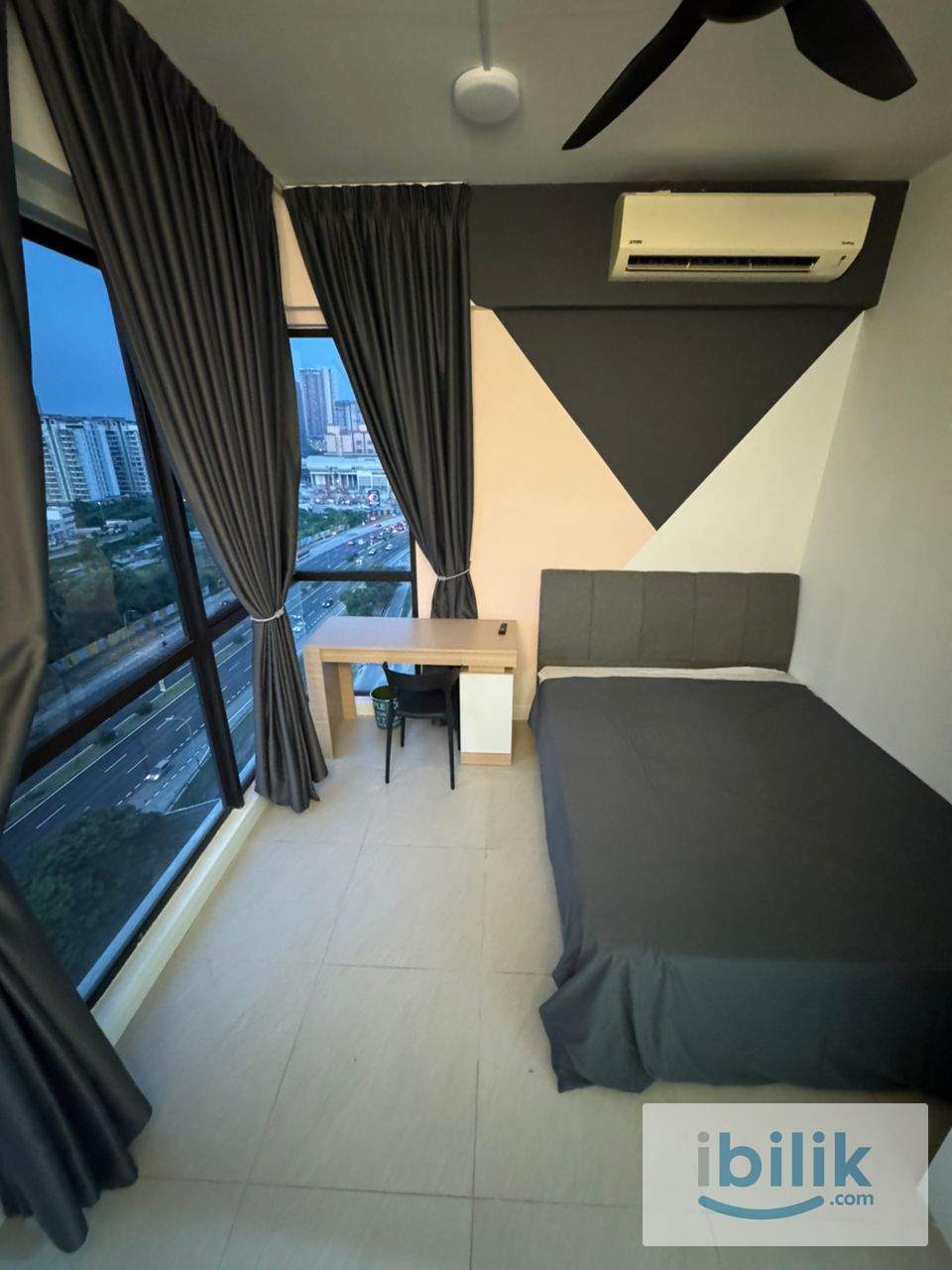 Premium ⭐️ Medium Room Fully Furnished @ Nova Saujana, Special Promotion, Aircond Wardrobe Table Chair Mattress - Image 1