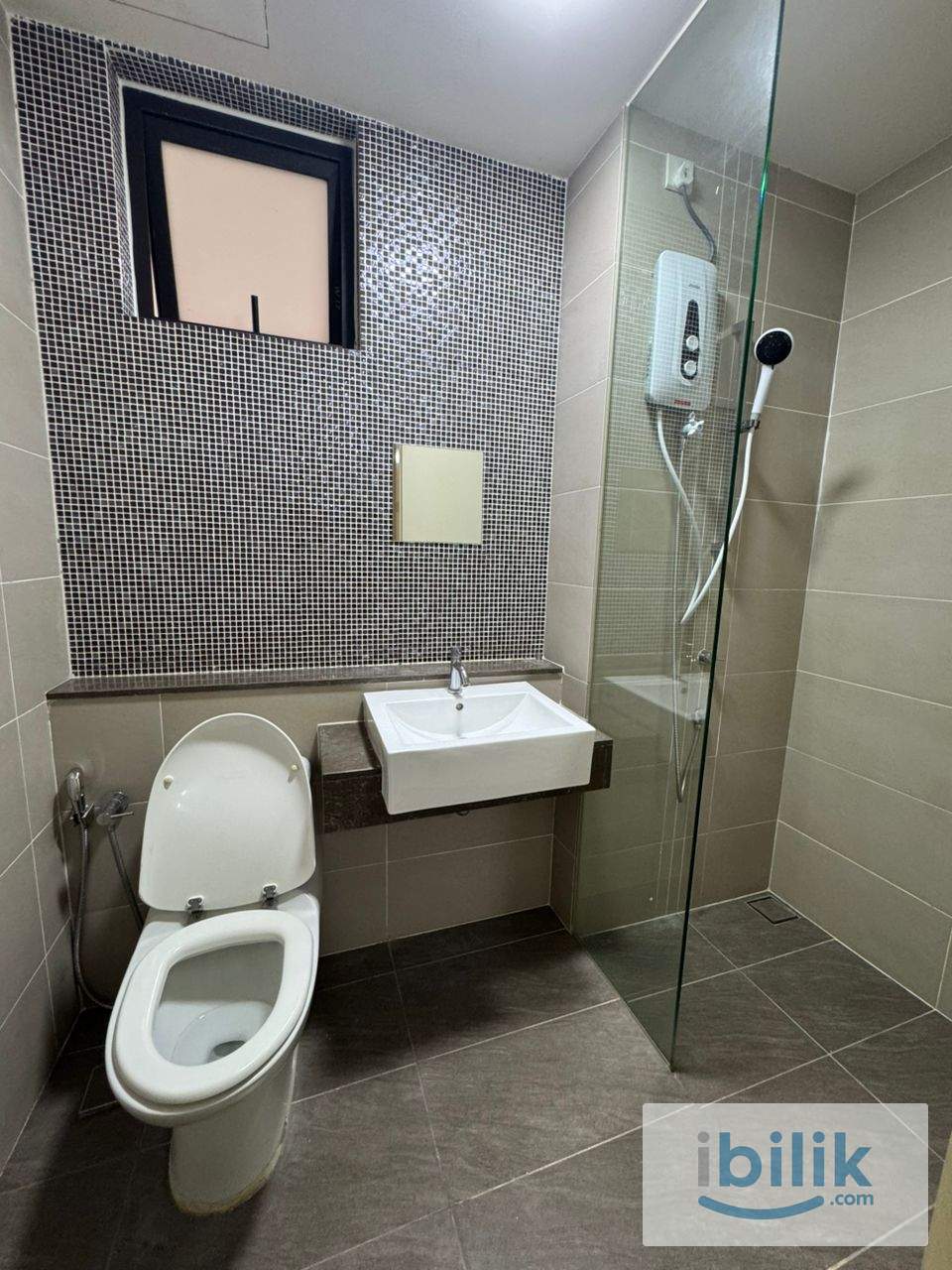 Premium ⭐️ Medium Room Fully Furnished @ Nova Saujana, Special Promotion, Aircond Wardrobe Table Chair Mattress - Image 3