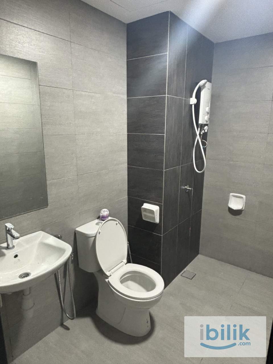 🔥EduMetro, USJ 1, Subang, NEW CONDO Medium Room🔥Fully Furnish NEW 10” Mattress Aircond Wardrobe Table Chair - Image 3