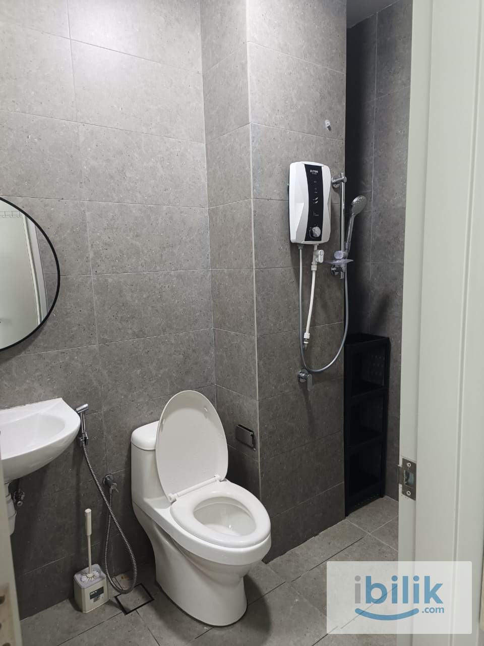 🔥 Verando Residence, Petaling Jaya, NEW CONDO Master Room🔥Fully Furnish NEW 10” Mattress Aircond Wardrobe Table Chair - Image 3