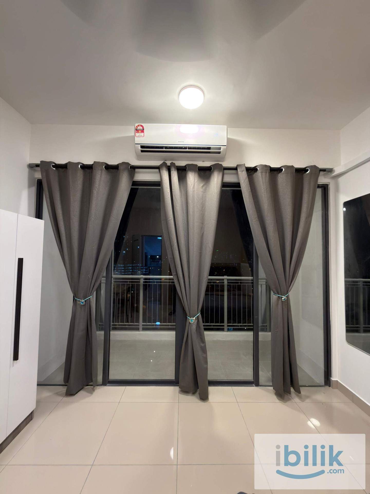 Super Medium Room With Balcony  - Image 4