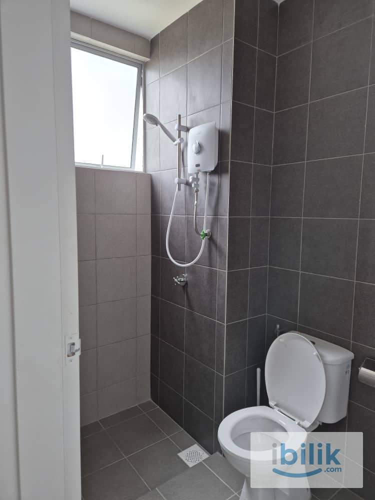 Master Room - Image 2