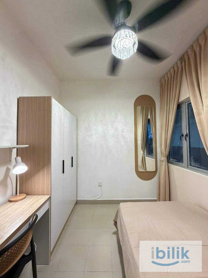 Small Medium Room  - Image 3