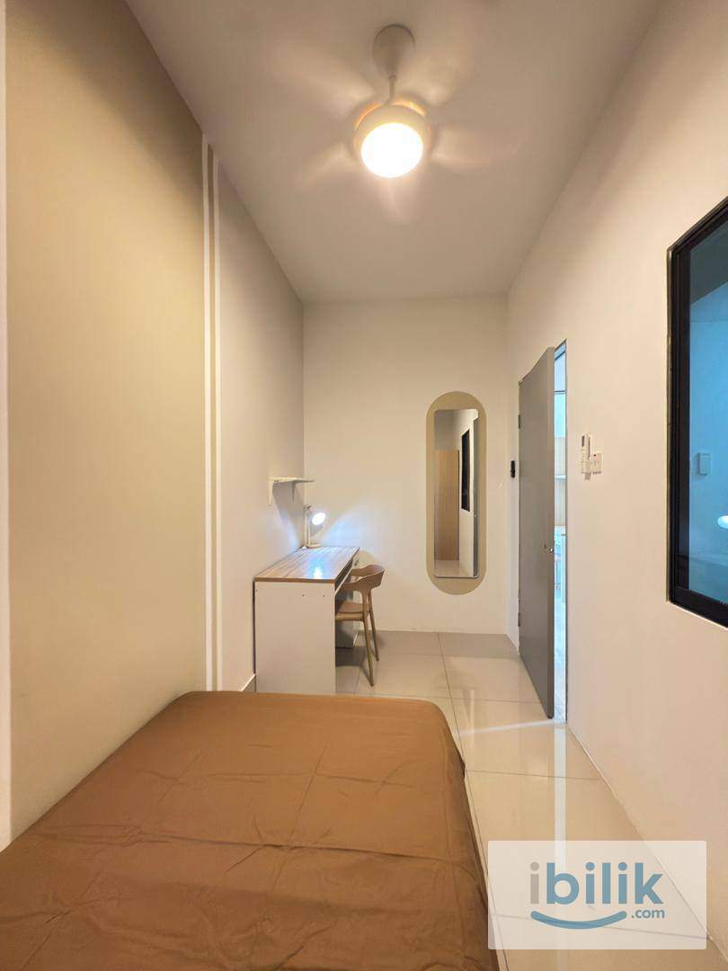 Super Small Room - Image 4