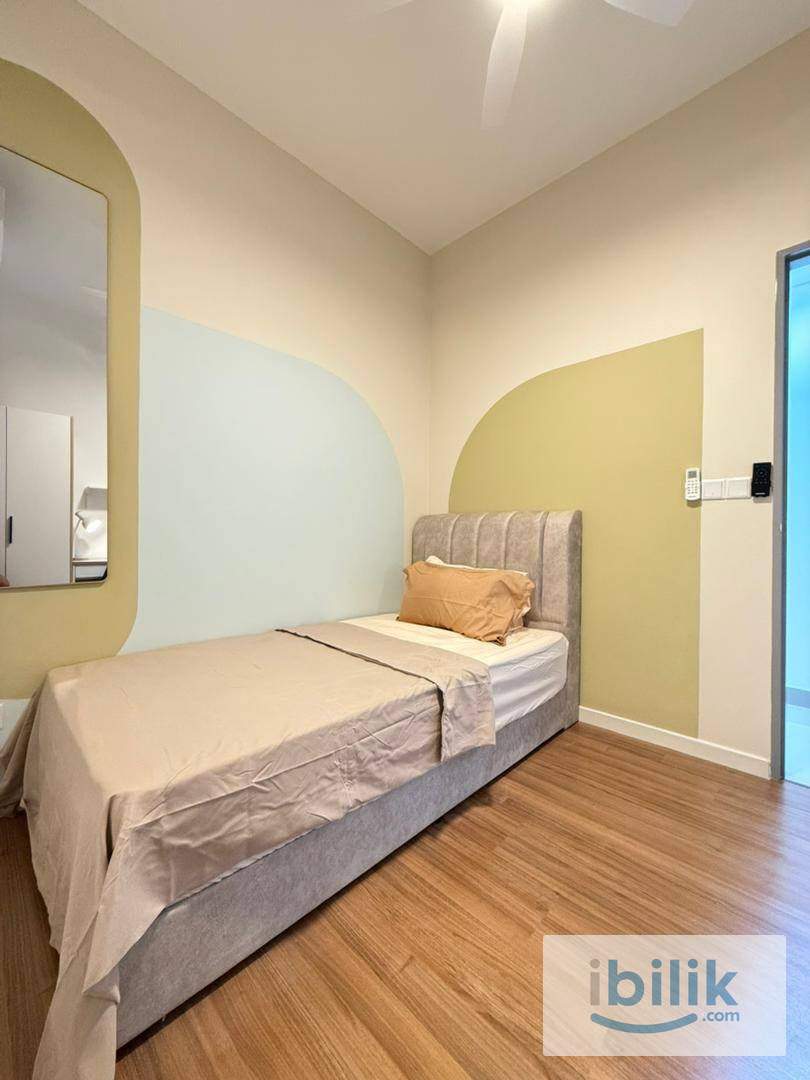 Super Small Room for Female - Image 1
