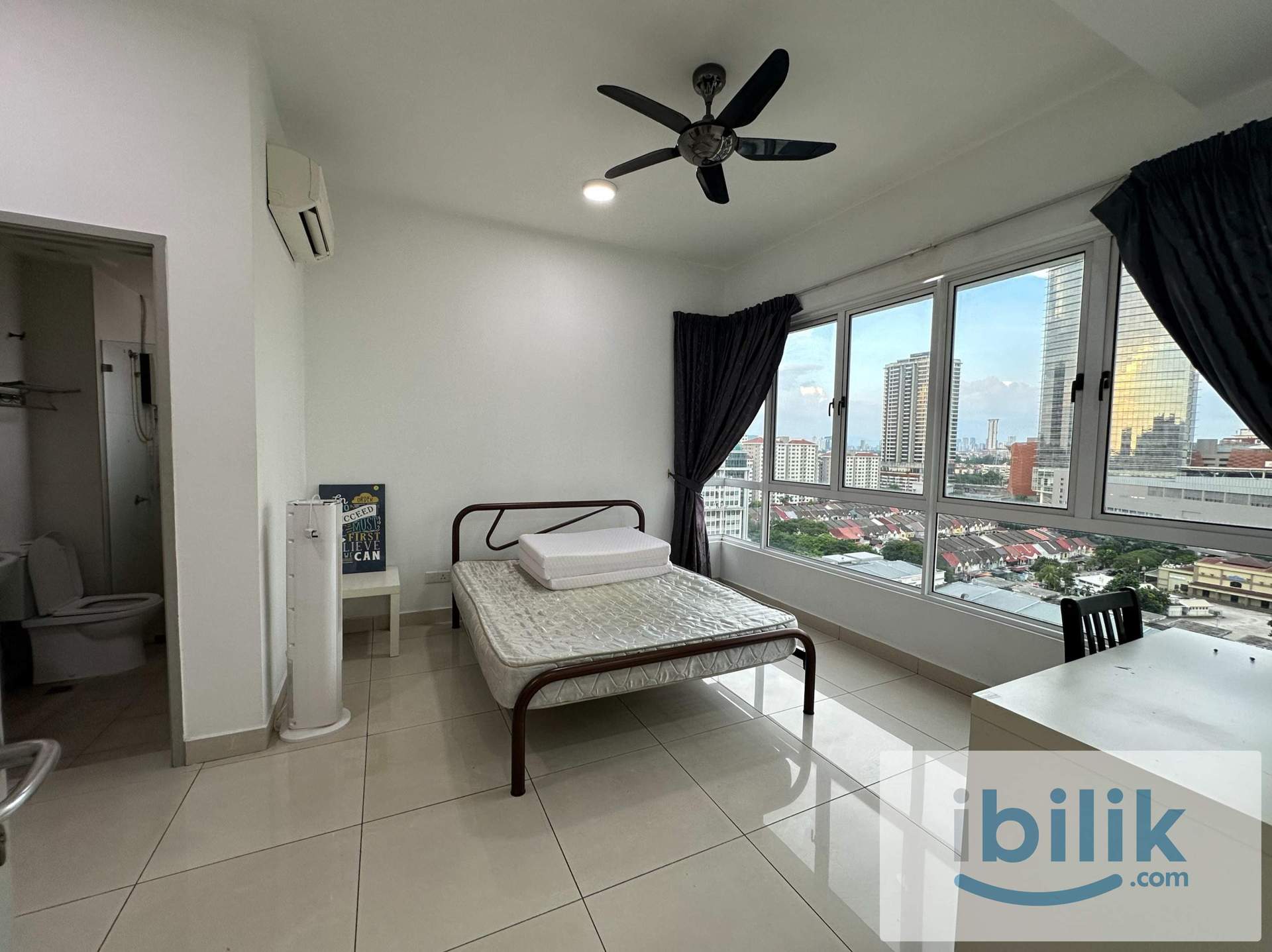 Master Room - Image 7