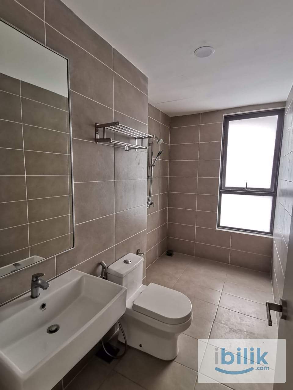 [Female Unit] Medium Room for Rent at D'Sara Sentral, Sungai Buloh, Kota Damansara - Image 2