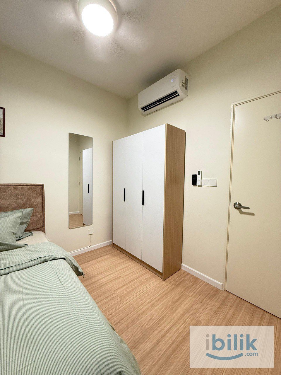 Tuan 2egacy_R4 Small Room_Female - Image 2
