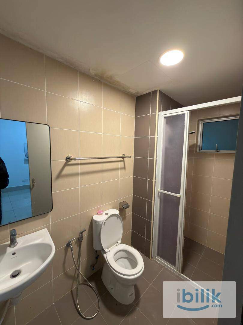 Razak City Residences_R3 Small Medium Room with Single Bed_Female - Image 4