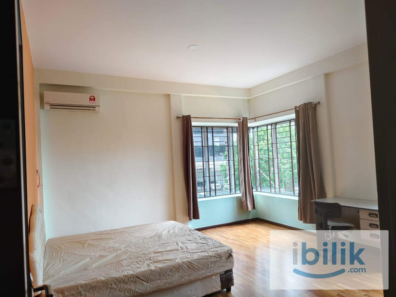 Masterbedroom for rent - Image 1