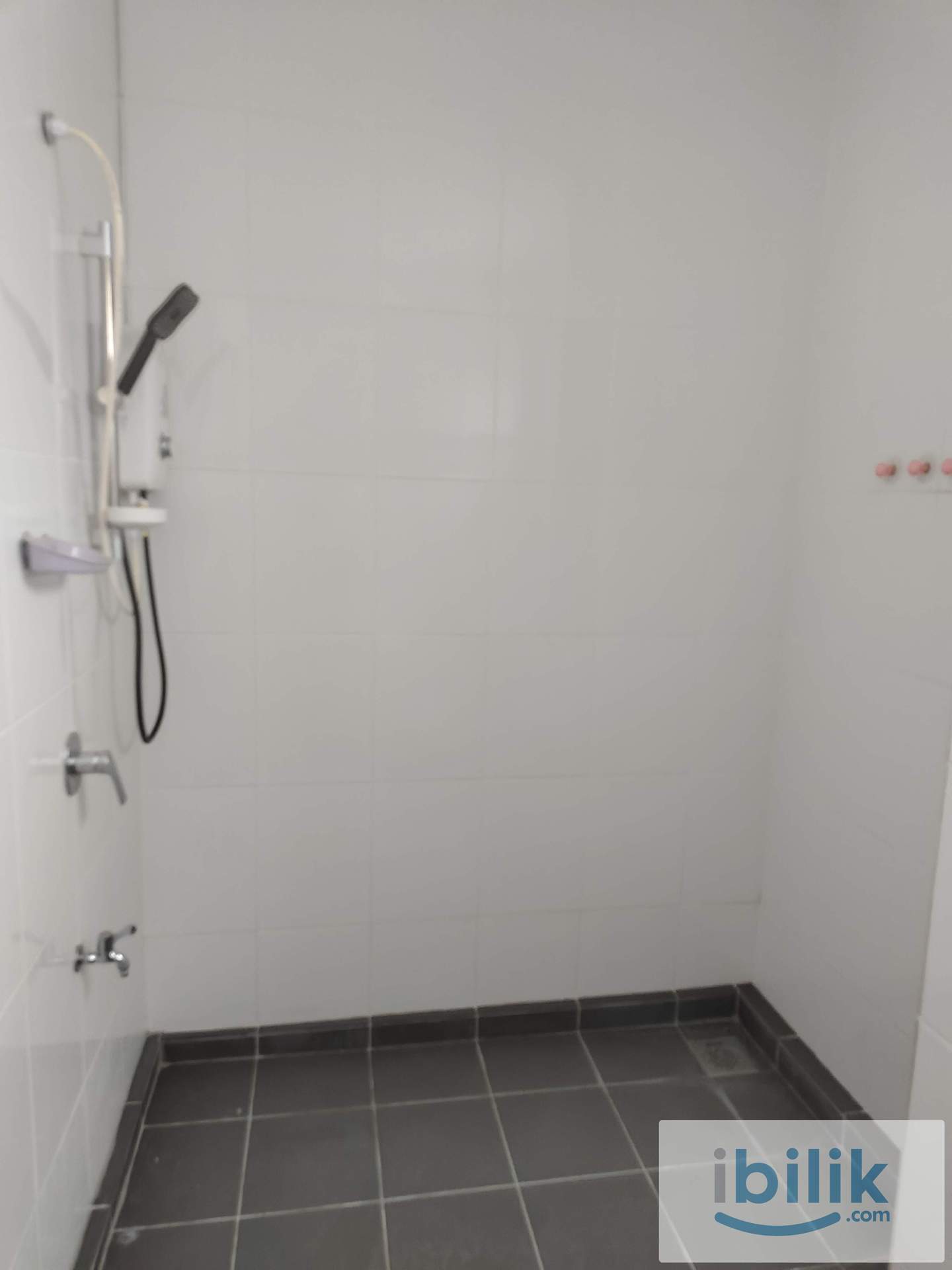 Masterbedroom for rent - Image 8