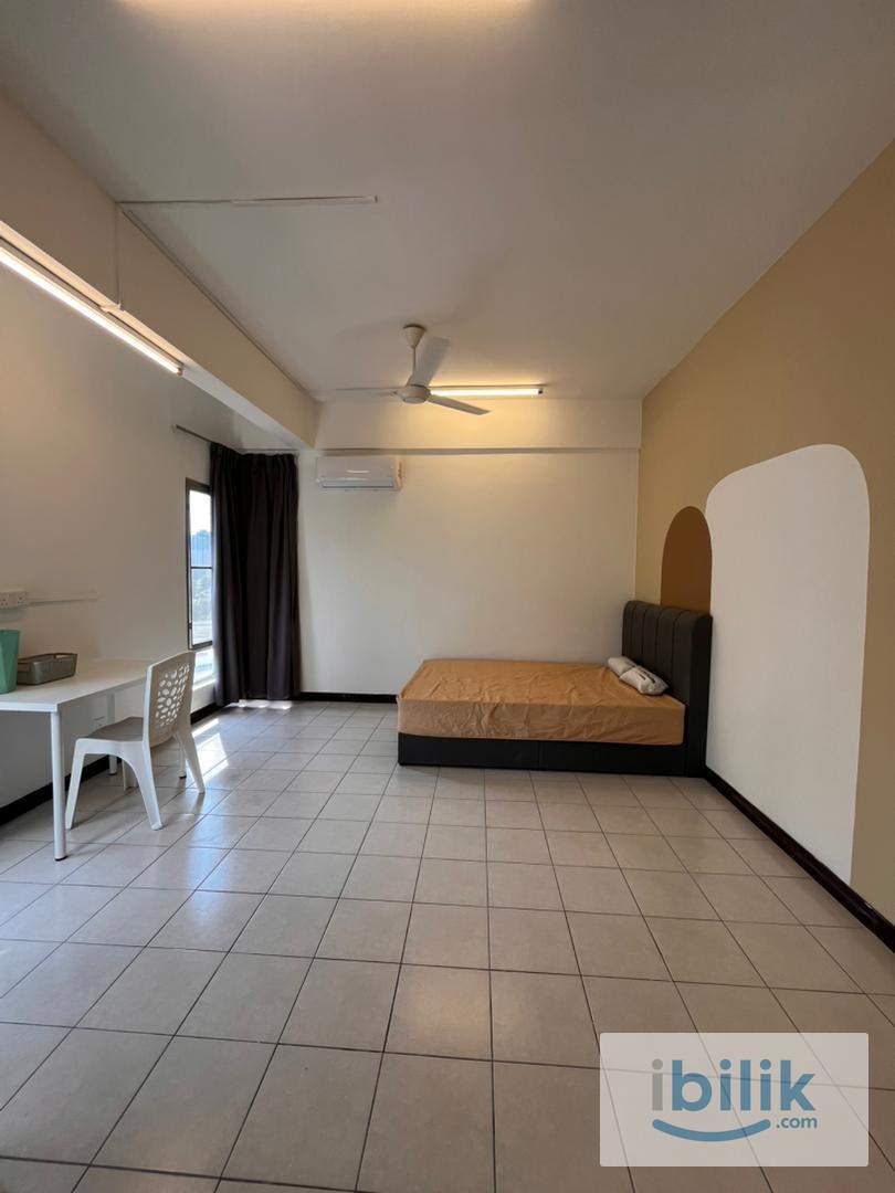 Prima Midah Height Master Room . Attached Private Bathroom - Image 1