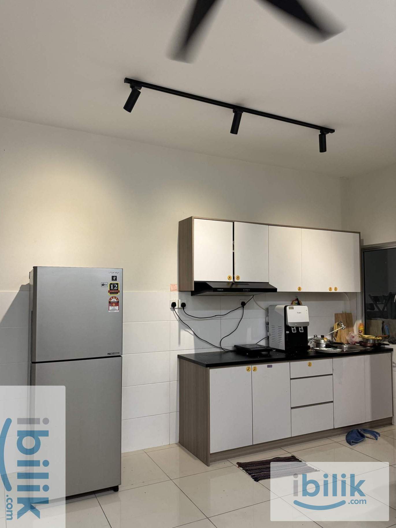 𝐏𝐋𝐀𝐓𝐈𝐍𝐔𝐌 𝐎𝐔𝐆 @ 𝐁𝐮𝐤𝐢𝐭 𝐎𝐔𝐆 Master Room Attached Private Bathroom - Image 3