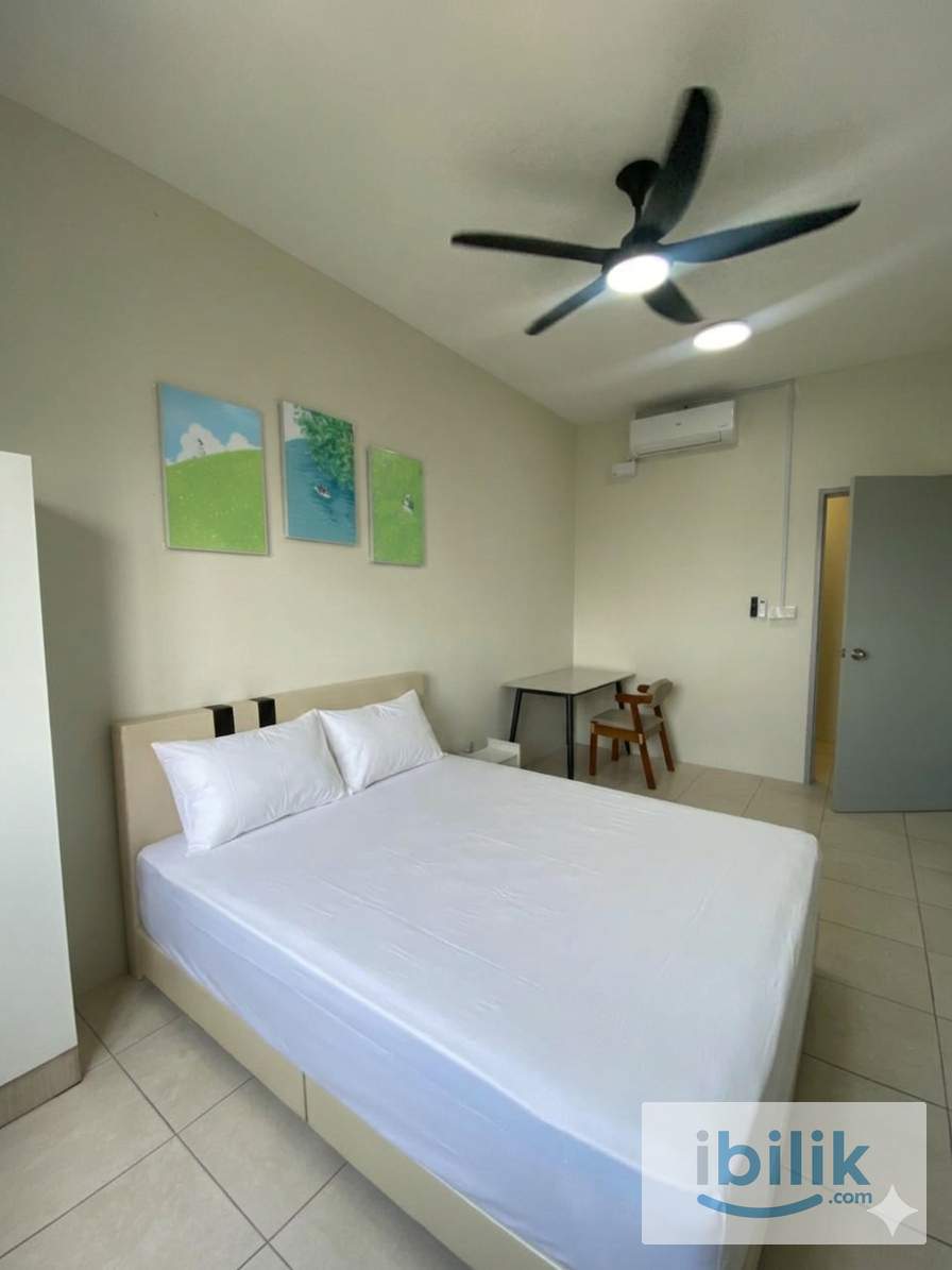 𝐏𝐋𝐀𝐓𝐈𝐍𝐔𝐌 𝐎𝐔𝐆 Middle Room . Near LRT Muhibbah - Image 1