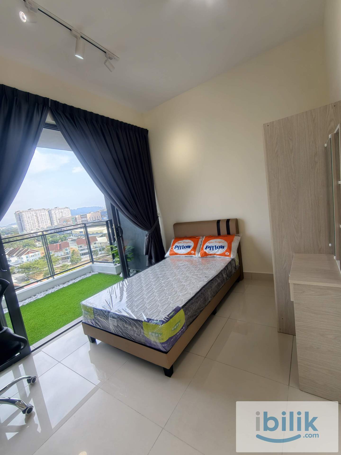 GEM Residences Balcony Room Rental - Image 1