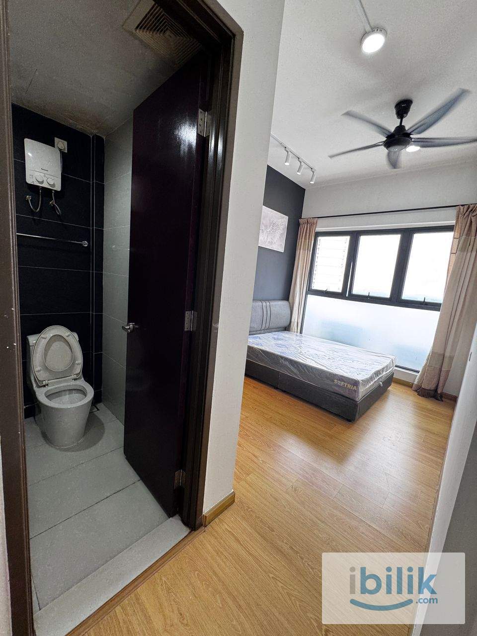 S.Master Room | Bus Lane to CIQ Woodlands | Attached Toilet - Image 2