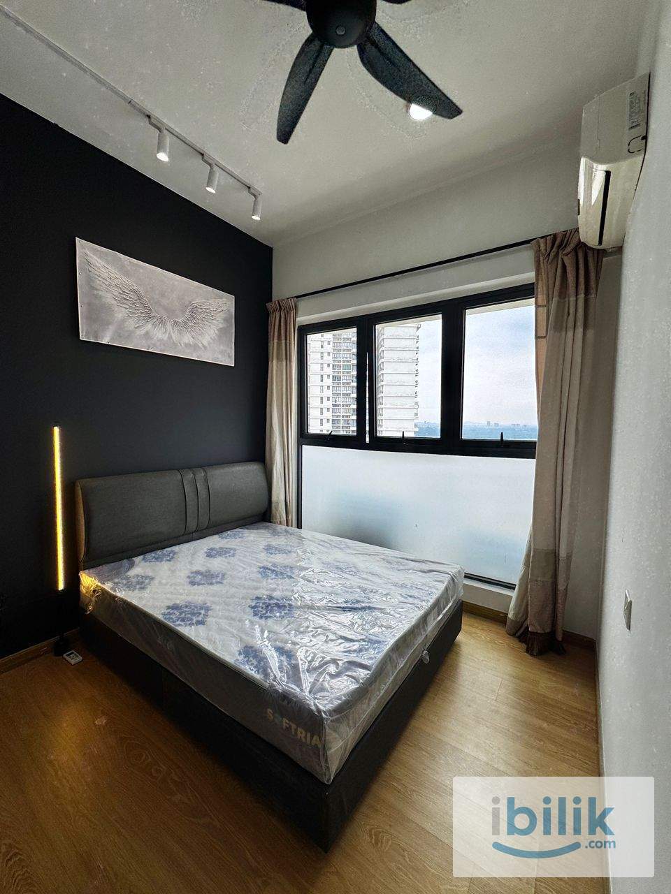 S.Master Room | Bus Lane to CIQ Woodlands | Attached Toilet - Image 3